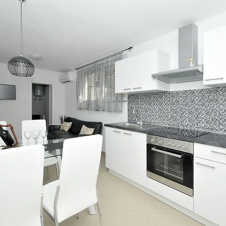 Apartmani Mijatovic Трогир Екстериор снимка