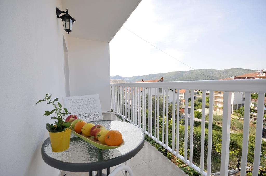 Apartmani Mijatovic Трогир Екстериор снимка
